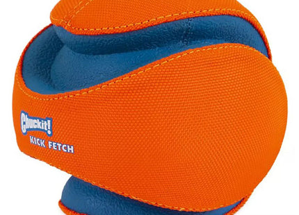 De Chuckit! - Kick Fetch is een blauw-oranje bal met een handvat eraan, perfect voor spelletjes in het water.