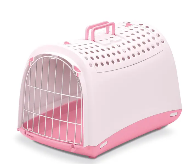 Transportbox Linus Cabrio in roze, met ergonomische handgreep, stevige metalen deur en ventilatieopeningen.