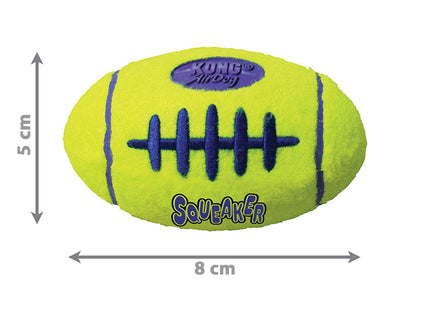 Een Kong - Airdog Squeaker Football, een geel voetbalvormig speelgoed, wordt met afmetingen getoond.