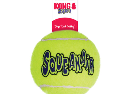 Een gele Kong - SqueakAir Ball met het woord pieper en het KONG-logo erop.