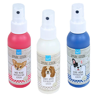 Drie flessen Lief! - Spray Lotion - 100 ml, een hondenverzorgingsspray die geuren neutraliseert en honden fris laat ruiken, op een witte achtergrond.