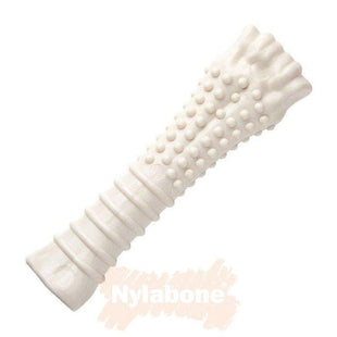 Een Nylabone - Power Chew Chicken Flavour-speeltje, geplaatst op een witte achtergrond.