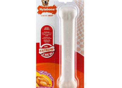 Een Nylabone - Power Chew Chicken-smaak in een verpakking.