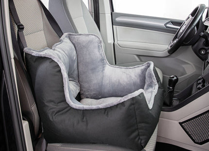 Een Trixie - Autostoel gemaakt van polyester in de autostoel van een auto.