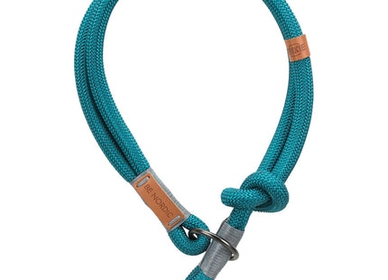 Een Trixie - Be Nordic Anti-Trek Halsband Petrol turquoise hondenhalsband met metalen sluiting.