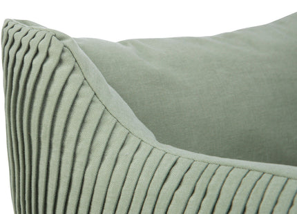 Een close-up van Trixie Hondenmand Marley Soft Edition met een groene katoenen bekleding.