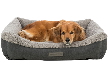 Een golden retriever die comfortabel rust in een Trixie - Hondenmand Vitaal Bendson.