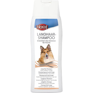 Een fles Trixie - Langhaar Shampoo op een witte achtergrond.