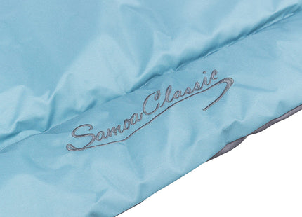 Een blauwe slaapzak met een Trixie - Reisdeken Samoa Classic logo erop.