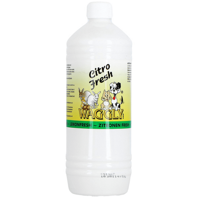 Een fles Waggly - Citro Fresh Dierenverblijf Reiniger, een natuurlijke reiniger op basis van citronella voor dierenverblijven, op een witte achtergrond.