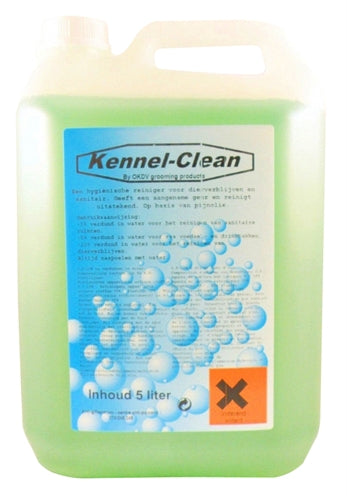 Een liter OKDV - Kennel Clean reiniger, speciaal samengesteld om dierenverblijven effectief te reinigen.