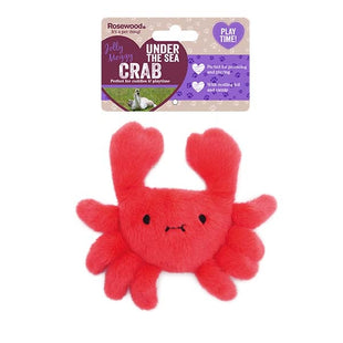 Een rood gevulde Rosewood - Under The Sea Crab met een kaartje eraan, gemaakt van pluche materiaal.