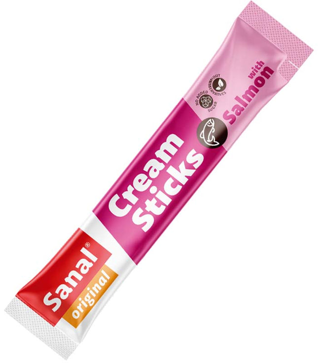 Een reep Sanal - Crèmesticks met Zalm (5x 15 g) sticks op een witte achtergrond, doordrenkt met de onweerstaanbare smaak van Zalm.