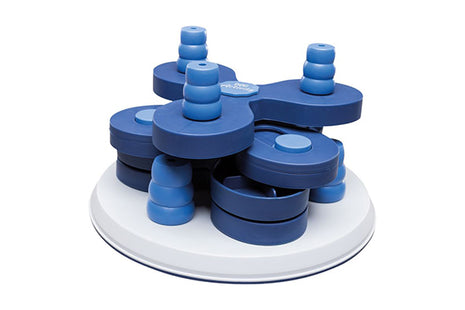 Een blauw-witte Trixie - Dog Activity Flower Tower op een witte basis.