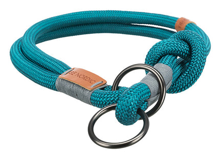 Een Trixie - Be Nordic Anti-Trek Halsband Petrol met metalen ring in een modieuze turquoise kleur.