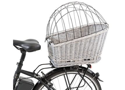 Een Trixie - Fietsmand Bagagedrager achterop de fiets, ideaal voor fietstochten of het vervoeren van een kleine hond.