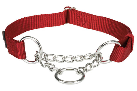 Een Trixie - Premium Anti-Trek Halsband Rood met een metalen ring en ketting.